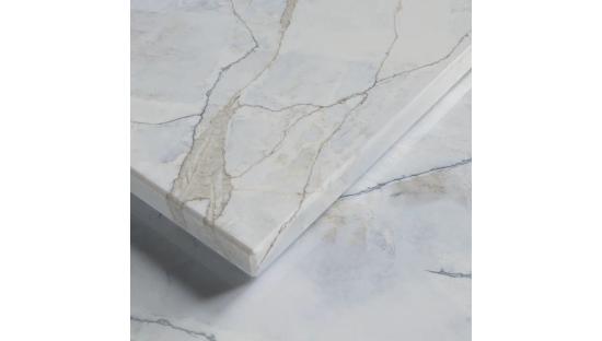 Кварцевый агломерат 700 Calacatta Translucent Primax